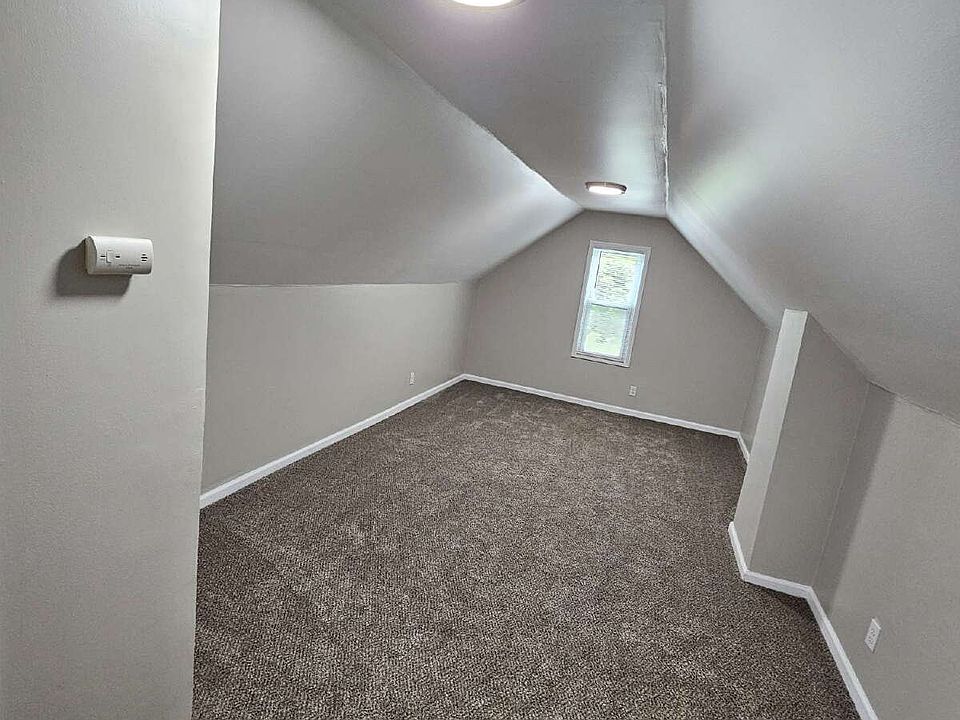 22447 Oaklane St, photo 17