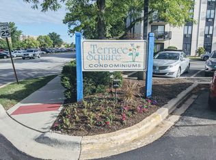 9128 W Terrace Dr APT 1A, Niles, IL 60714