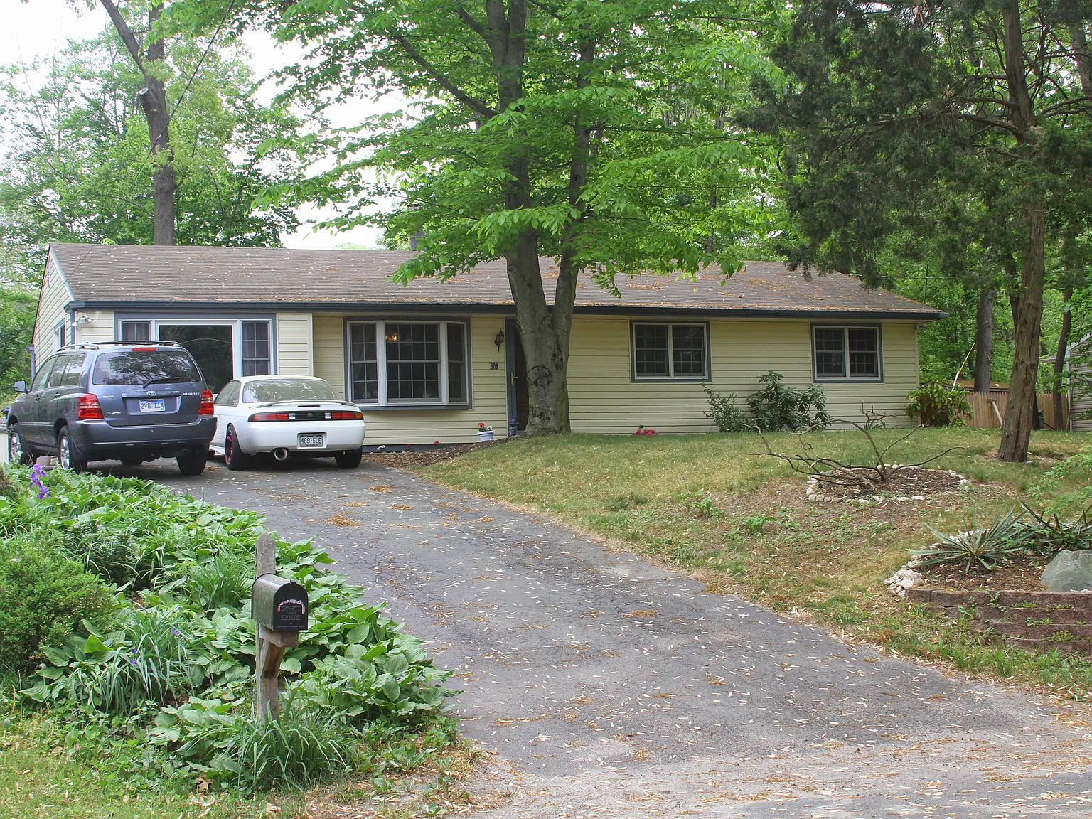 3 bed, 1.5 bath, 1349 sqft, $2,800 — Photo 1