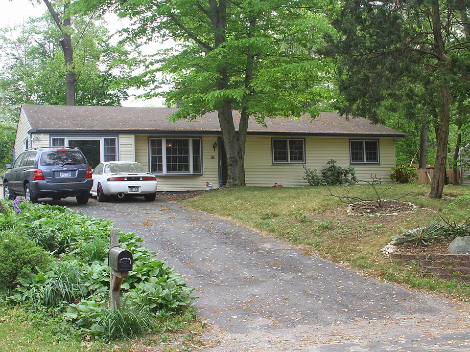 309 Cedar Ln