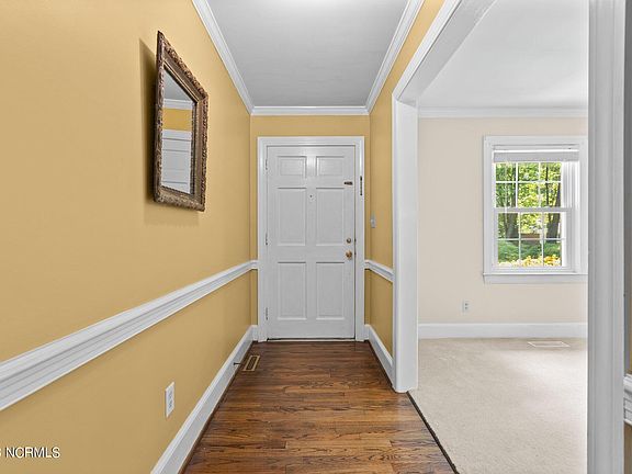 4th image of 1902 Fairview Way