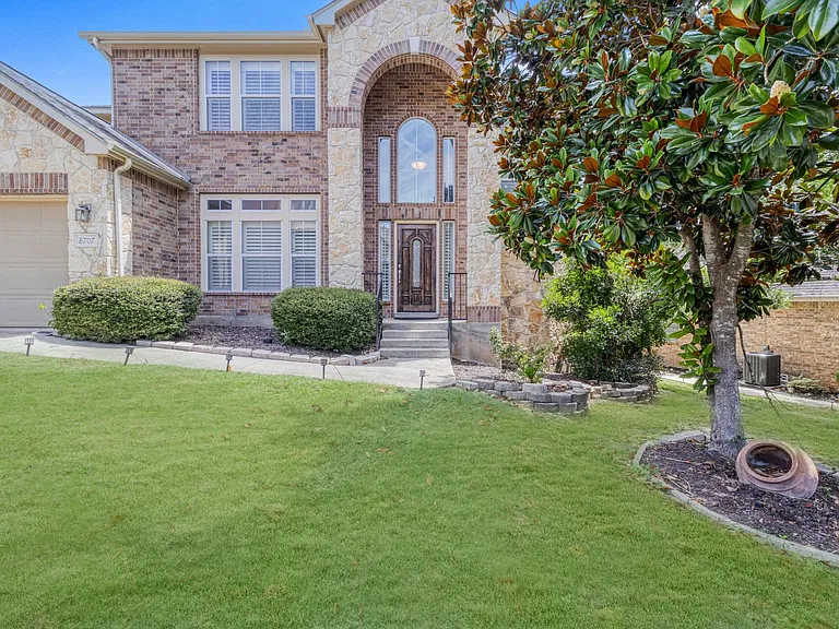 8707 Roswell Rdg — Photo 2