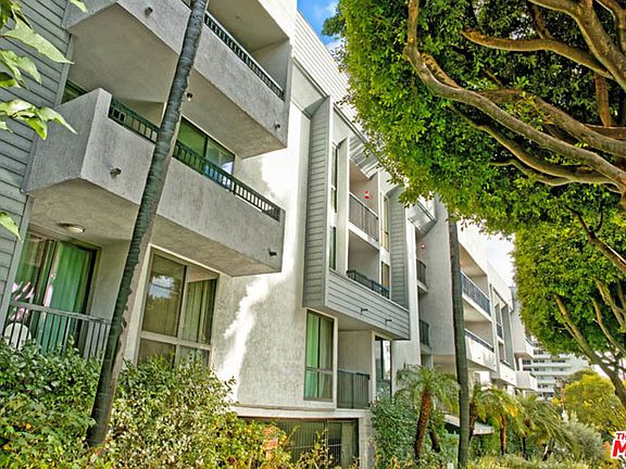 2nd image of 906 N Doheny Dr APT 302