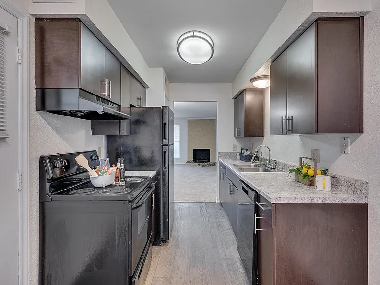Trailwood Crossing Apartments — Photo 17