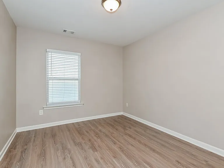 114 Creekwood Trl — Photo 14