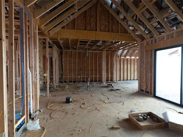 15301 Caspian Ln, Edmond, OK 73013