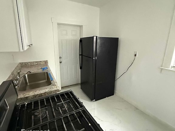 3rd image of 5054 Linsdale St #1
