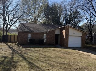 855 Charter Oak Dr, Southaven, MS 38671