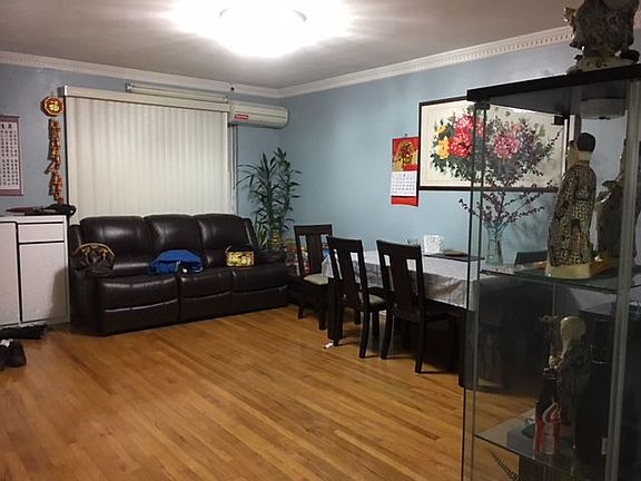 2nd image of 7317 Utopia Pkwy