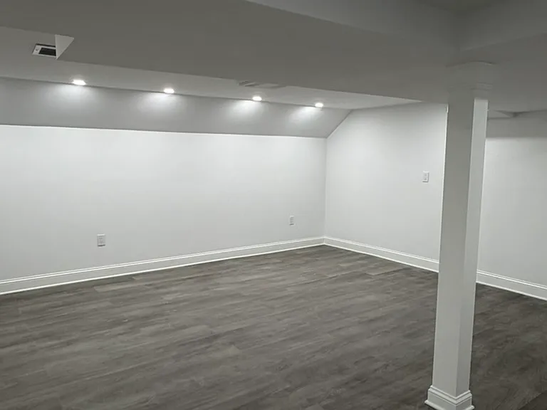115 Bunker Hill Ln — Photo 11