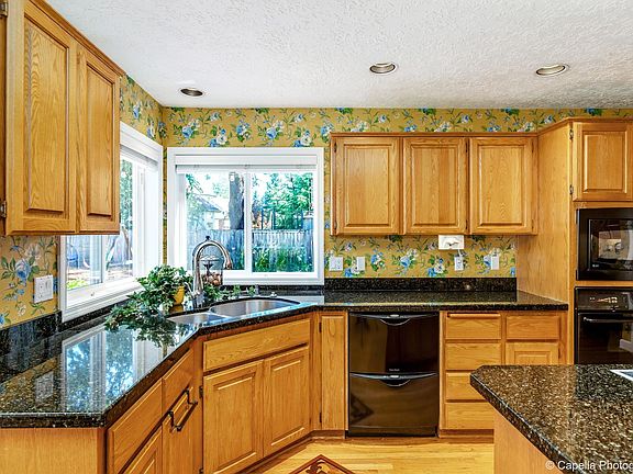 5th image of 2388 NE Lindsey Dr