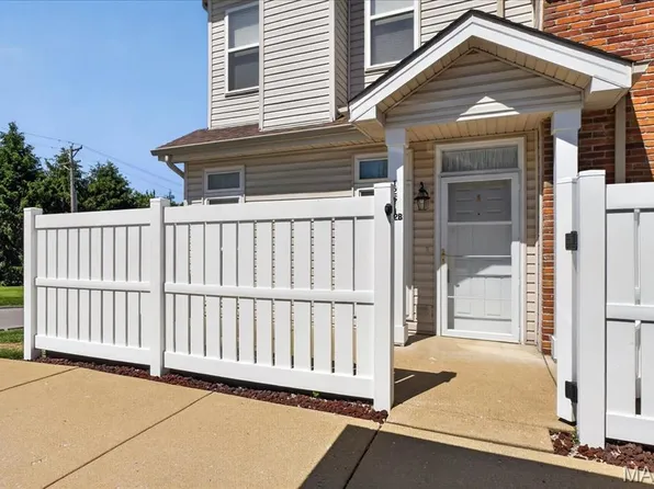 1251 Gardens Circle Dr #2B, Saint Louis, MO 63125