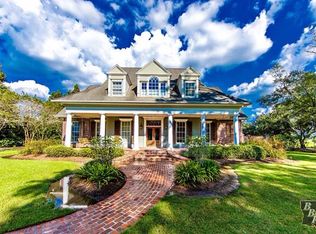 233 Country Club Dr, Houma, LA 70360