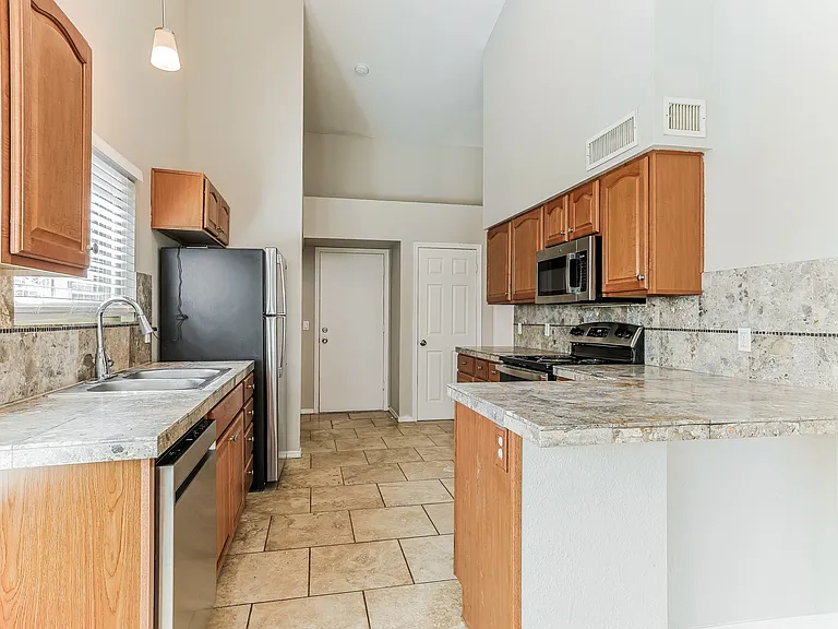 1033 N Nielson St — Photo 7