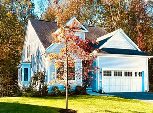 945 Mackenzie Ln #945, Oxford, CT 06478