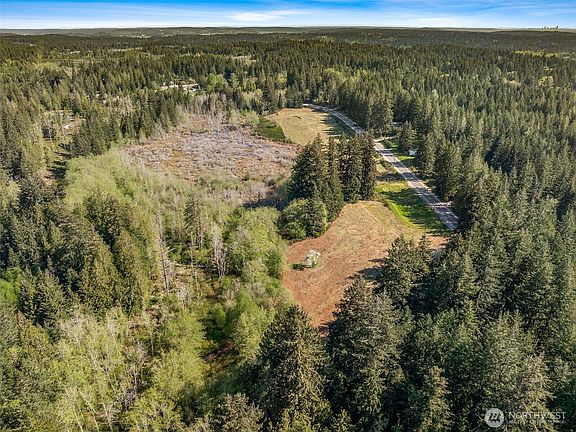 4th image of 1487 SW Chipmunk Hill Lane