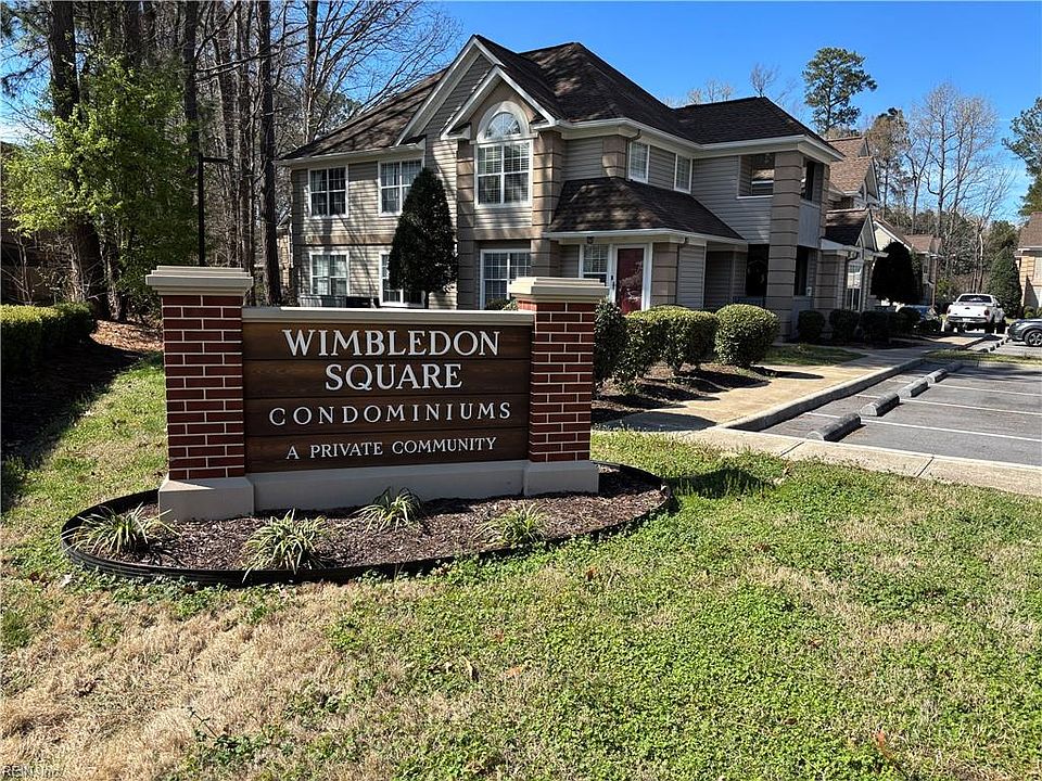 1st image of 304 N Gainsborough Sq