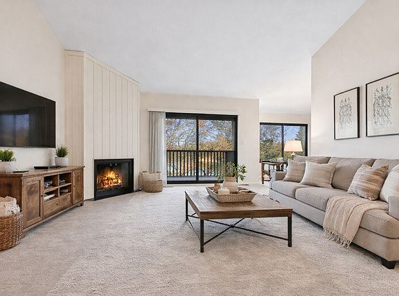 3rd image of 33 Shoreline Rd APT B