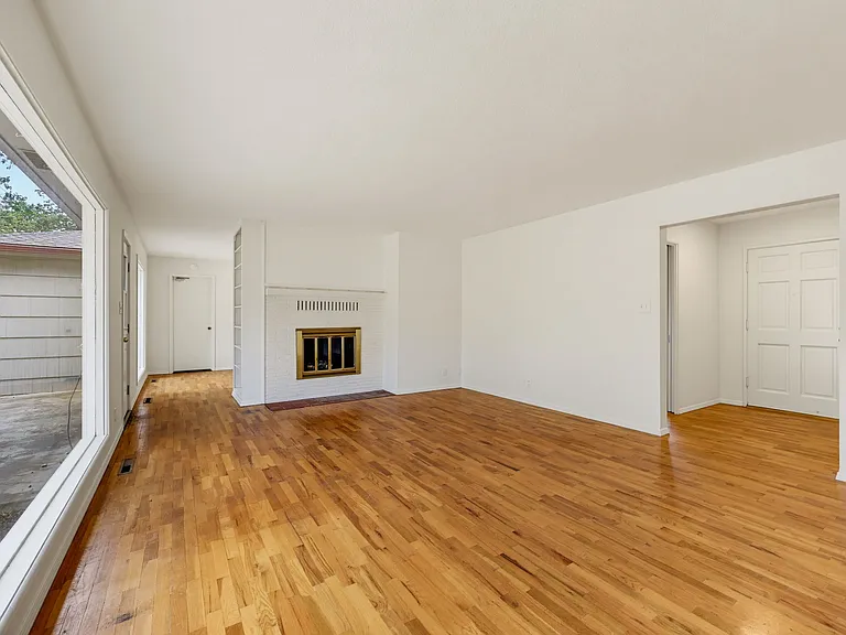 2100 Woodlawn Dr — Photo 8