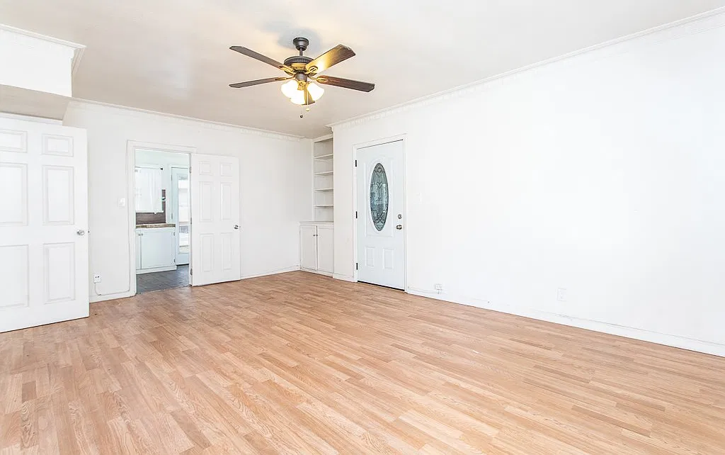 2 bed, 900 sqft, $2,300 — Photo 3