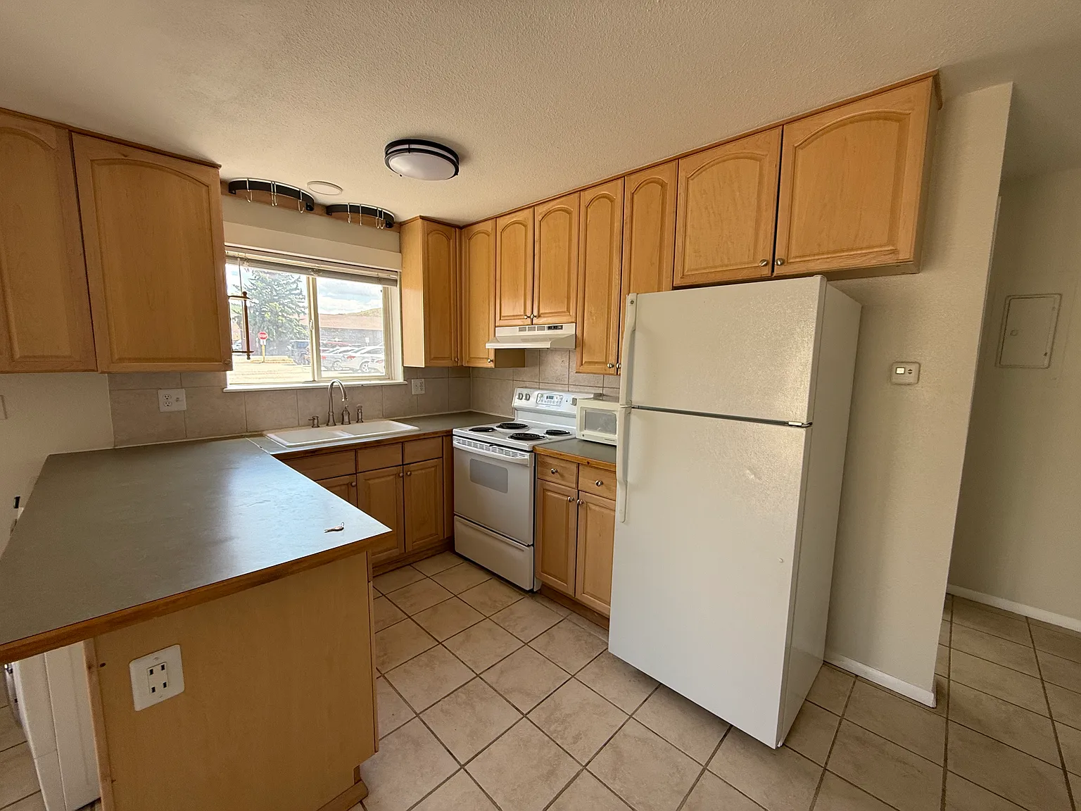 2 bed, 750 sqft, $2,800 — Photo 2