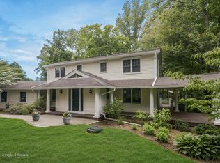 10 Montrose Dr, Roslyn, NY 11576