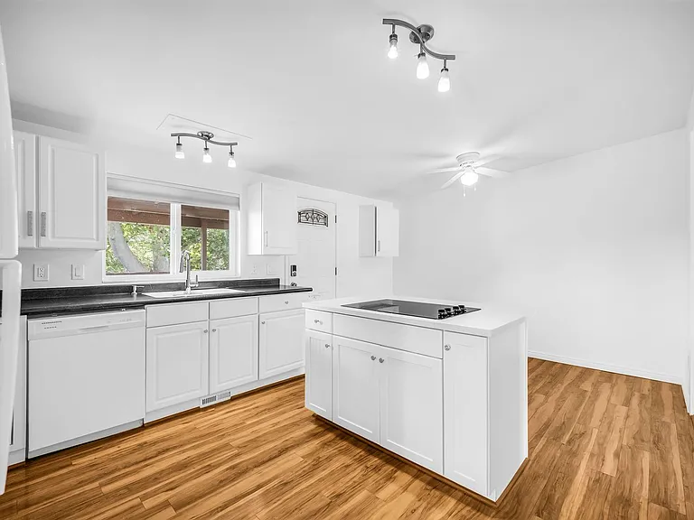 749 N Colonial Ave — Photo 8