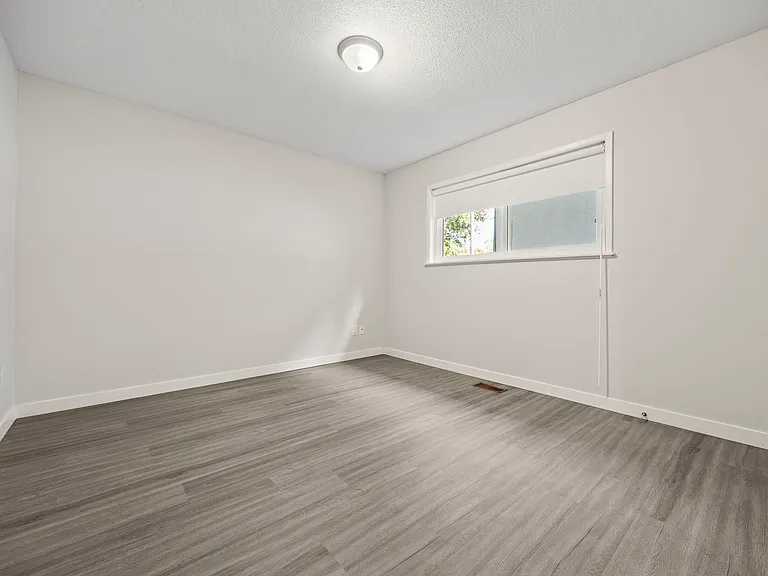 3568 Handley Cres — Photo 15