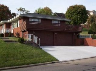 1746 Forest Hills Dr, Vienna, WV 26105