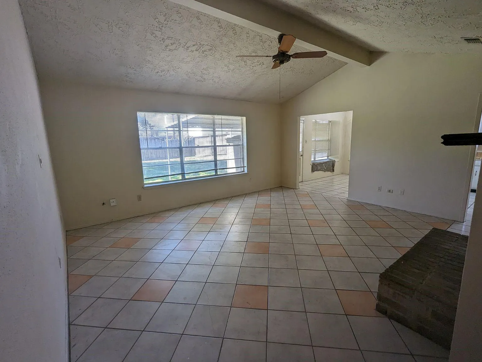 4 bed, 2.0 bath, 1662 sqft, $1,899 — Photo 3