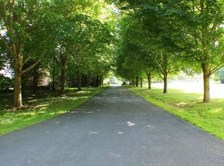 345 Queens Grant Rd, Fairfield, CT 06824