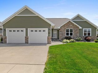 625 Castlestone Ct, Oneida, WI 54155