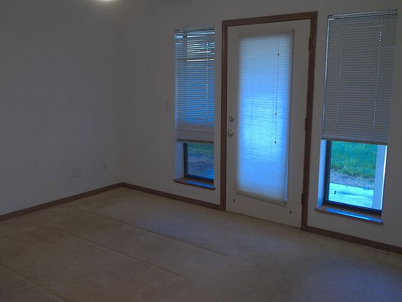 5th image of 701 W Mesquite Dr