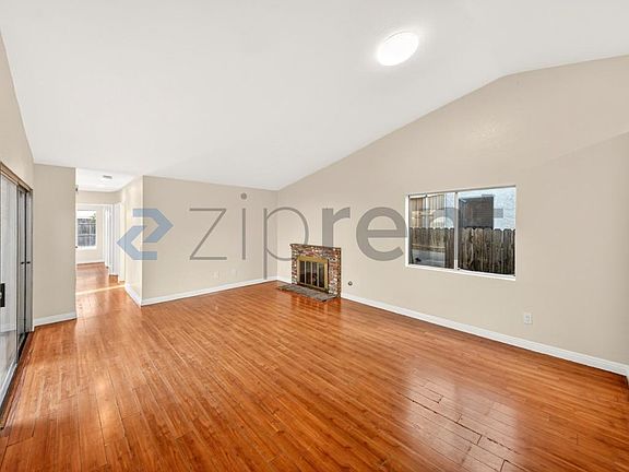 3rd image of 14359 Parkwood Dr