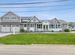 385 Foster Ave, Sayville, NY 11782