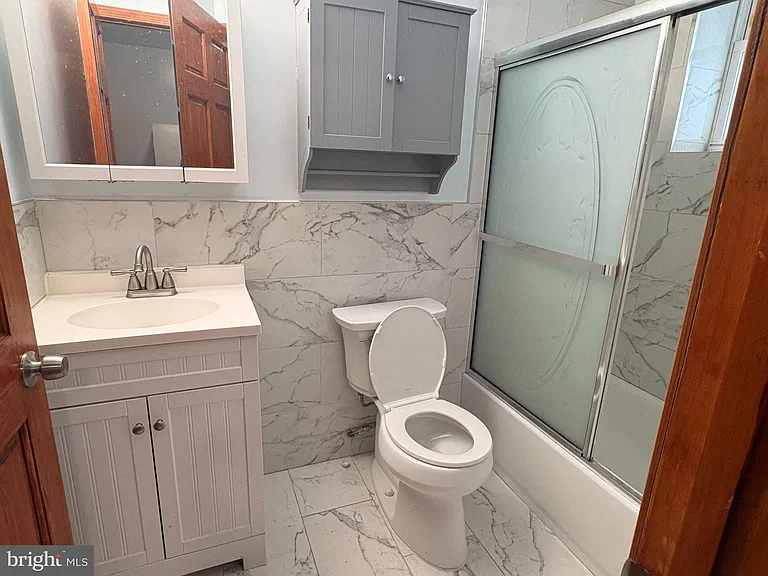 1318 W Girard Ave — Photo 4