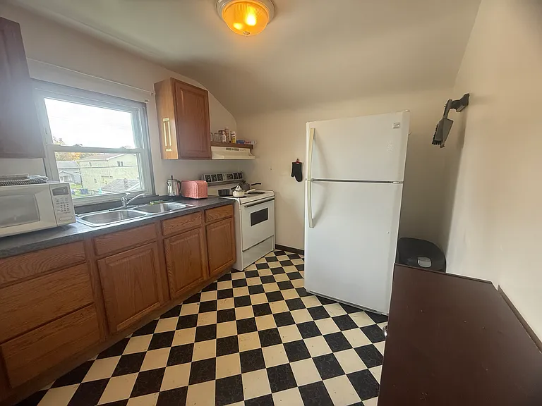 1813 Broadway St — Photo 7