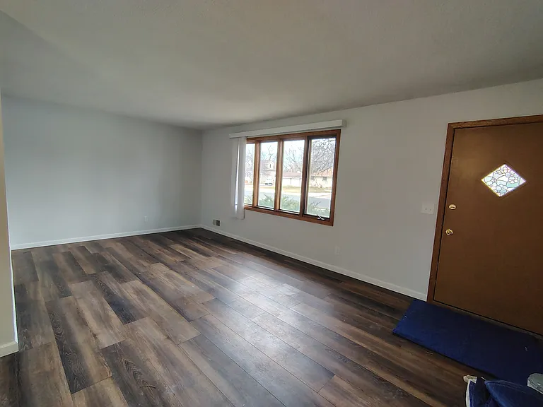 838 Apgar St S — Photo 2