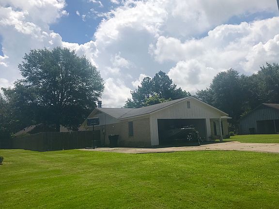 2nd image of 1744 Pinewood Dr