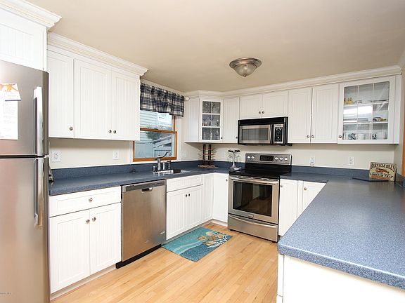 4th image of 4 W Lillie Ave #B