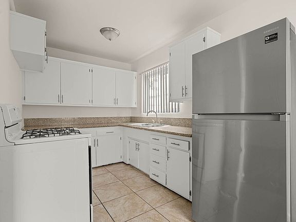 3rd image of 917 S Fedora St #2
