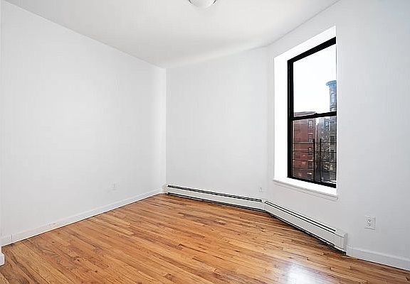 4th image of 137 Edgecombe Ave APT 2A
