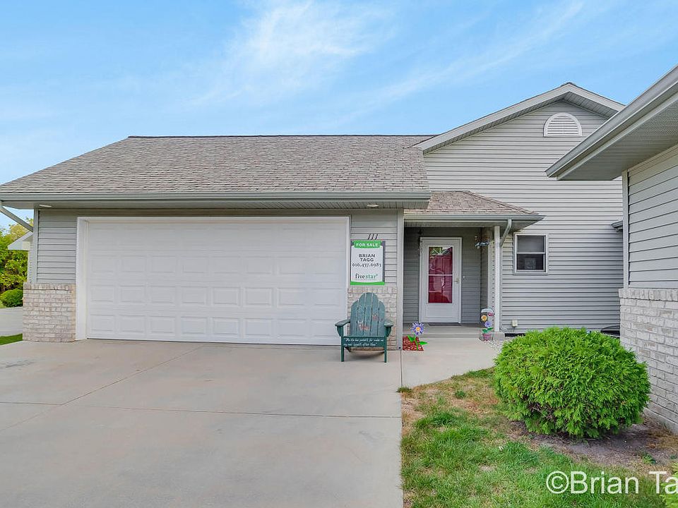1st image of 111 W Divina Dr #111