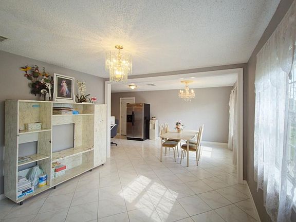 5th image of 1140 Sandalwood Dr