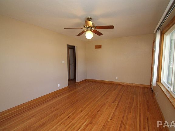4th image of 1222 W Northcrest Ave
