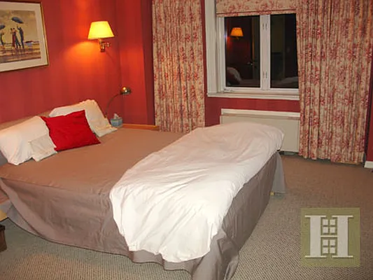 Rented by Halstead Real Estate | media 38