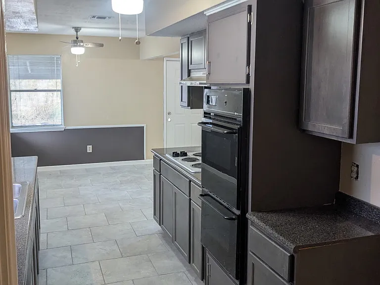 21711 Meadowhill Dr — Photo 11