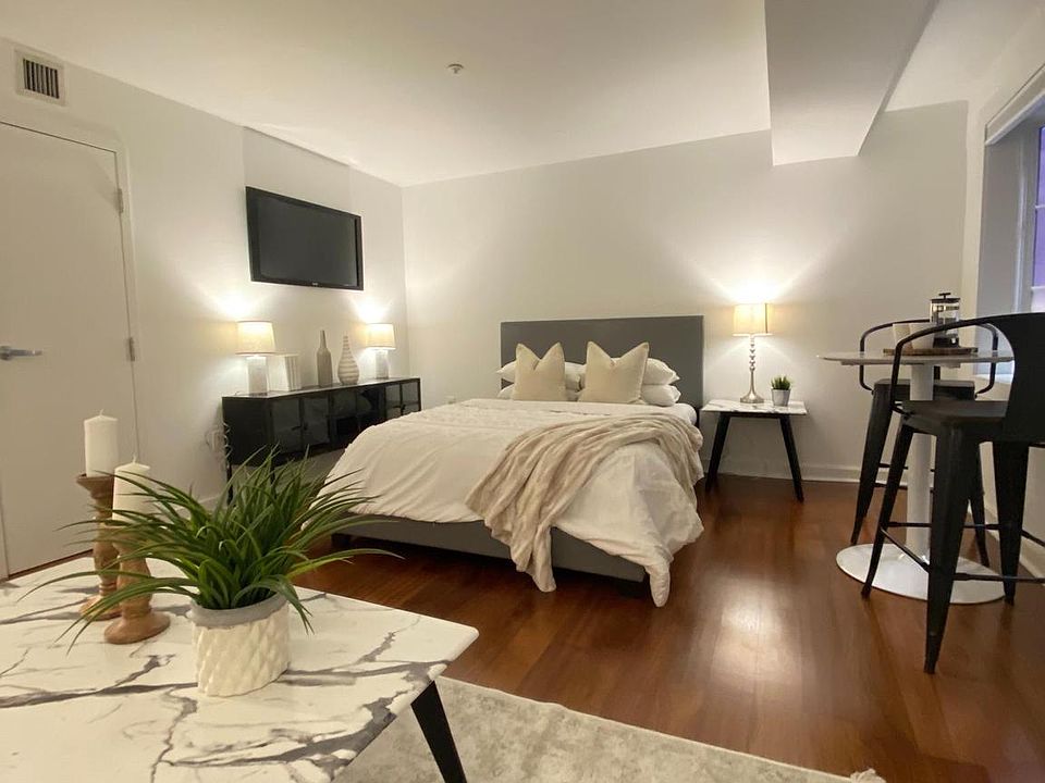 1st image of 219-29 S 18th St #515