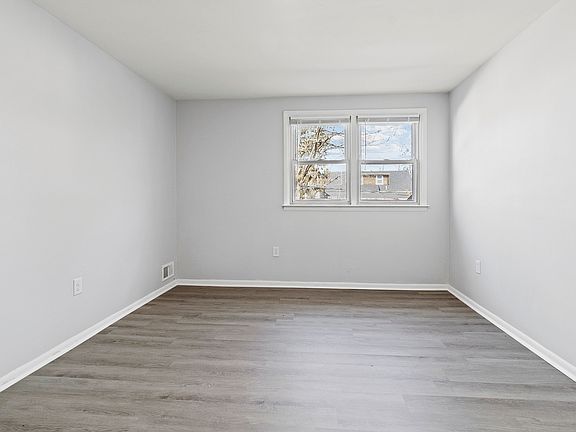 Embrace the natural light in this airy and open room, a perfect canvas for your personal touch.