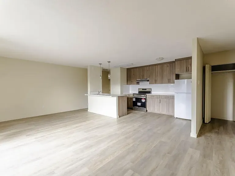 2719 17th Ave SW — Photo 43